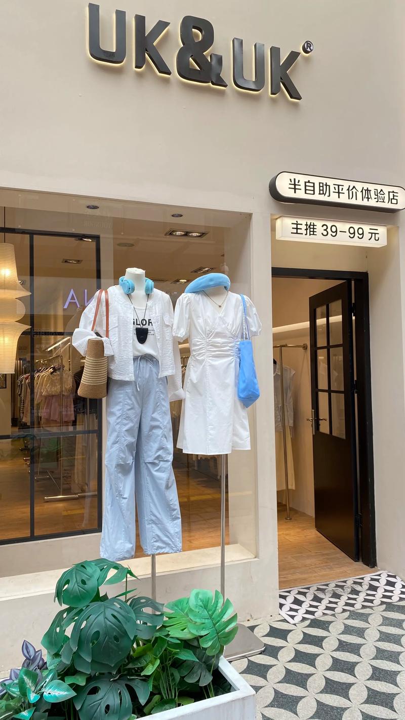 实体服装店如何抓住顾客的目光？